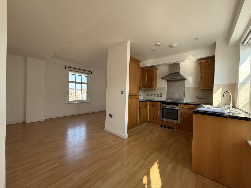 Lot: 27 - ONE-BEDROOM APARTMENT IN CITY CENTRE - Open plan living room kitchen & dining area